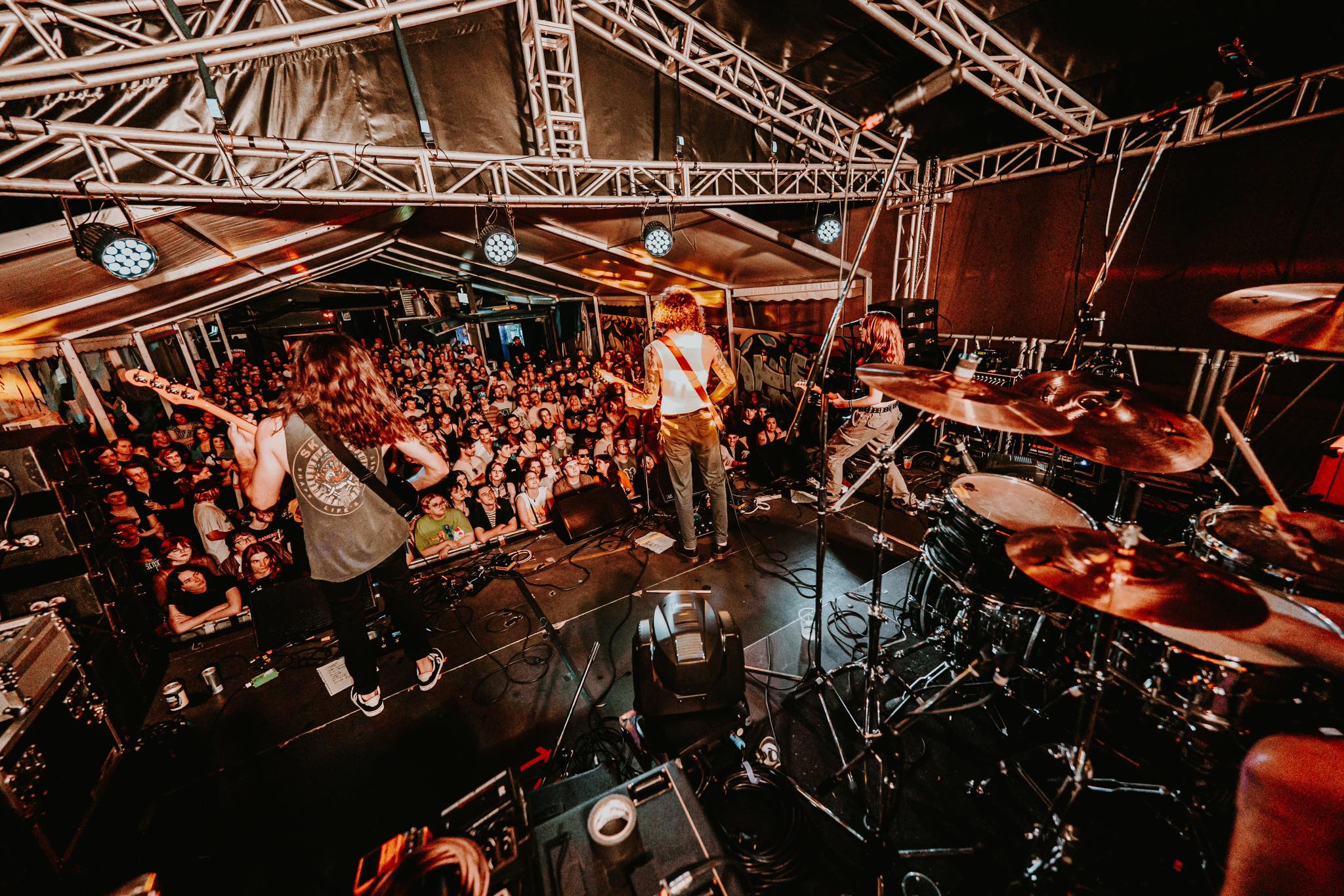 Bad Neighbour live photo 1